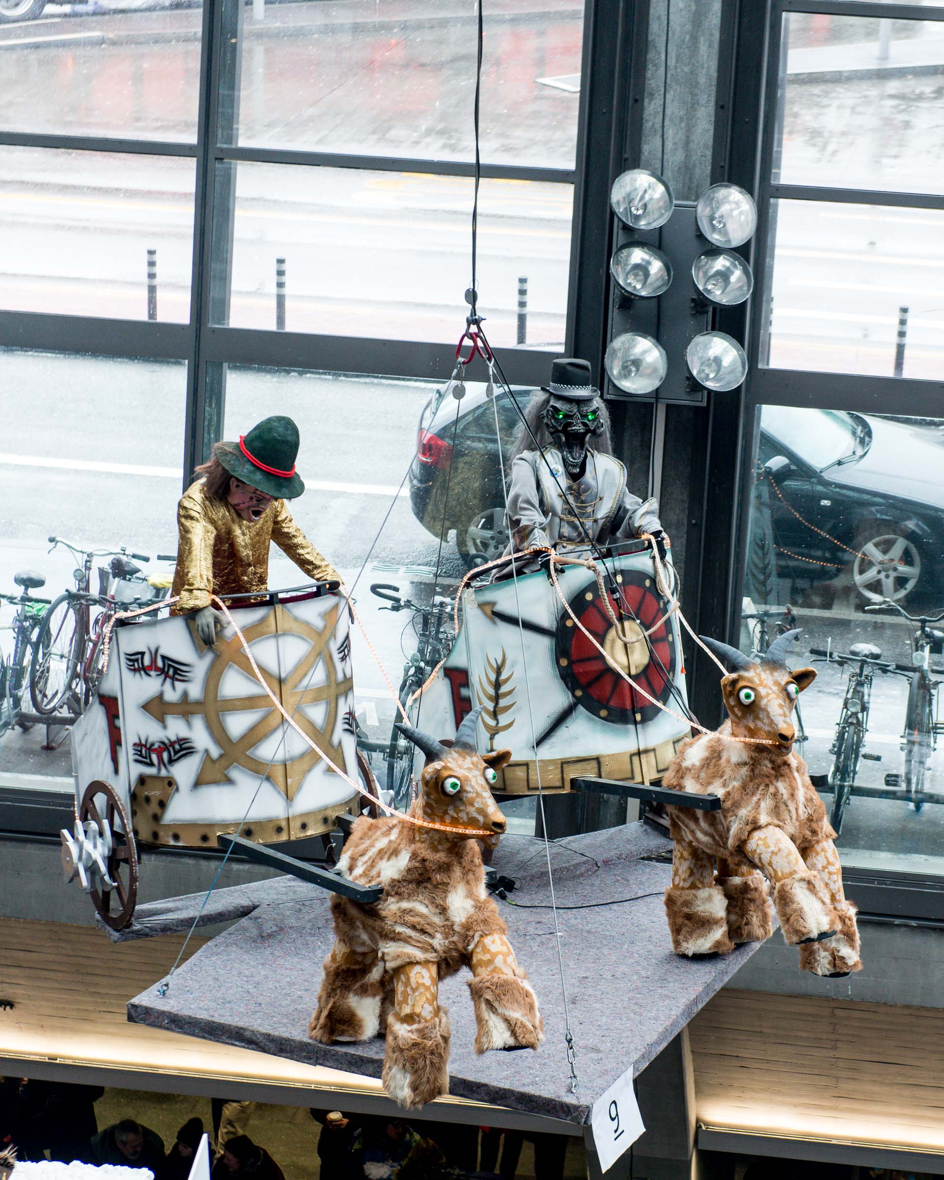 Fasnacht-Lozaern.ch-Bahnhof-guggete2017-DSC_6682