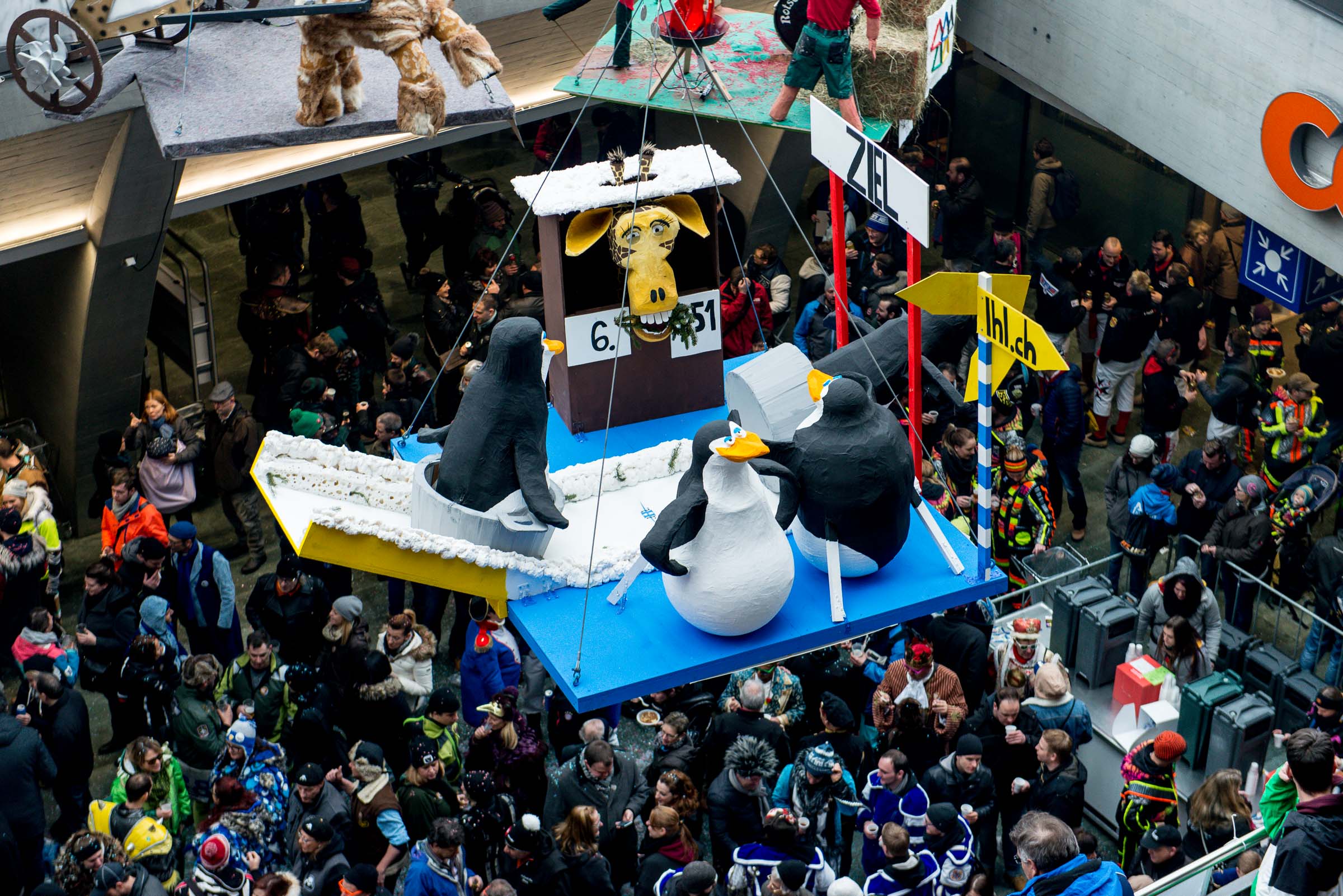 Fasnacht-Lozaern.ch-Bahnhof-guggete2017-DSC_6685