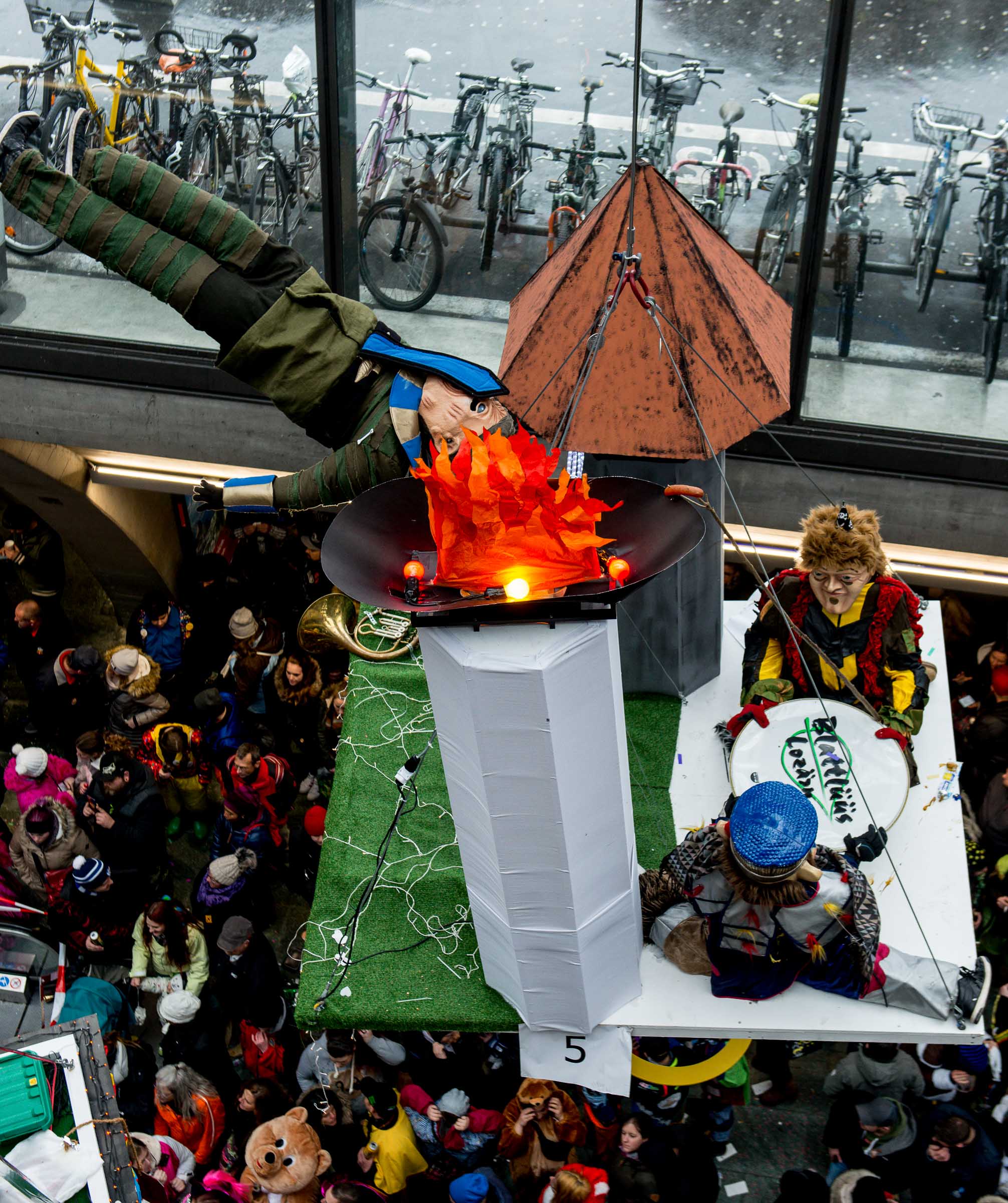 Fasnacht-Lozaern.ch-Bahnhof-guggete2017-DSC_6690