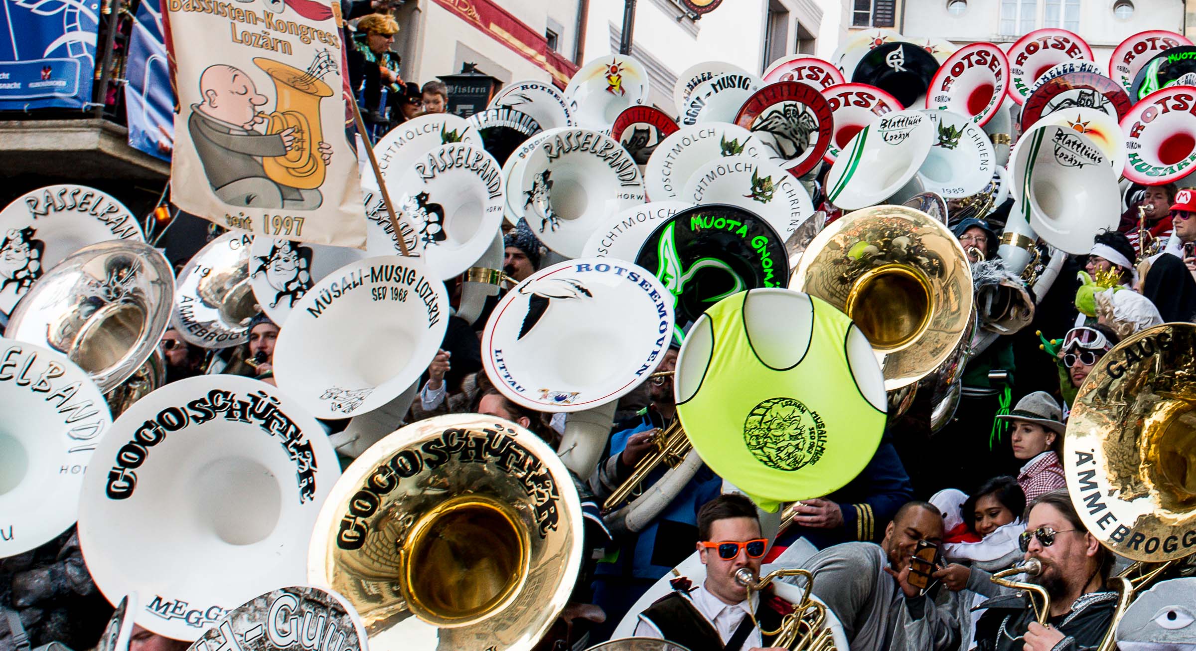 20 Jahre Tubisten- und Bassisten-Kongress auf der Rathaustreppe