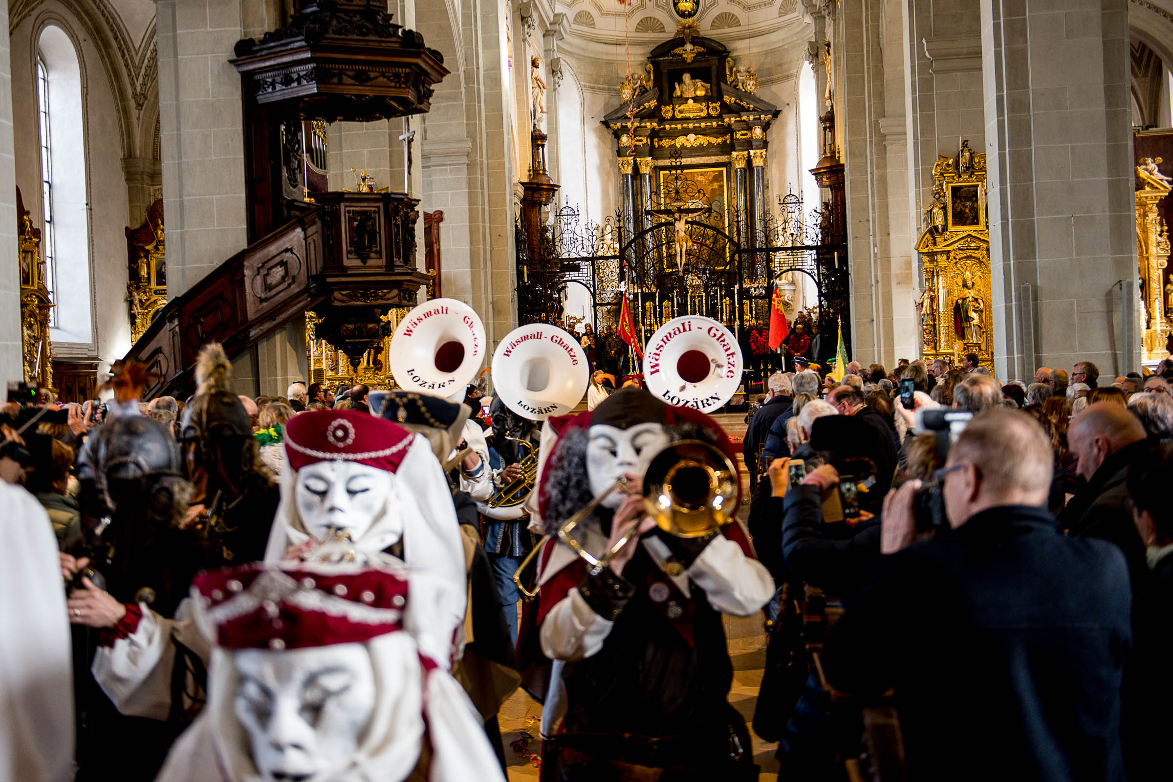 Lätt Göggu übergeben -- Chatzemusig - 70 Johr -- 2 Gugger-Mässen am Sonntag 