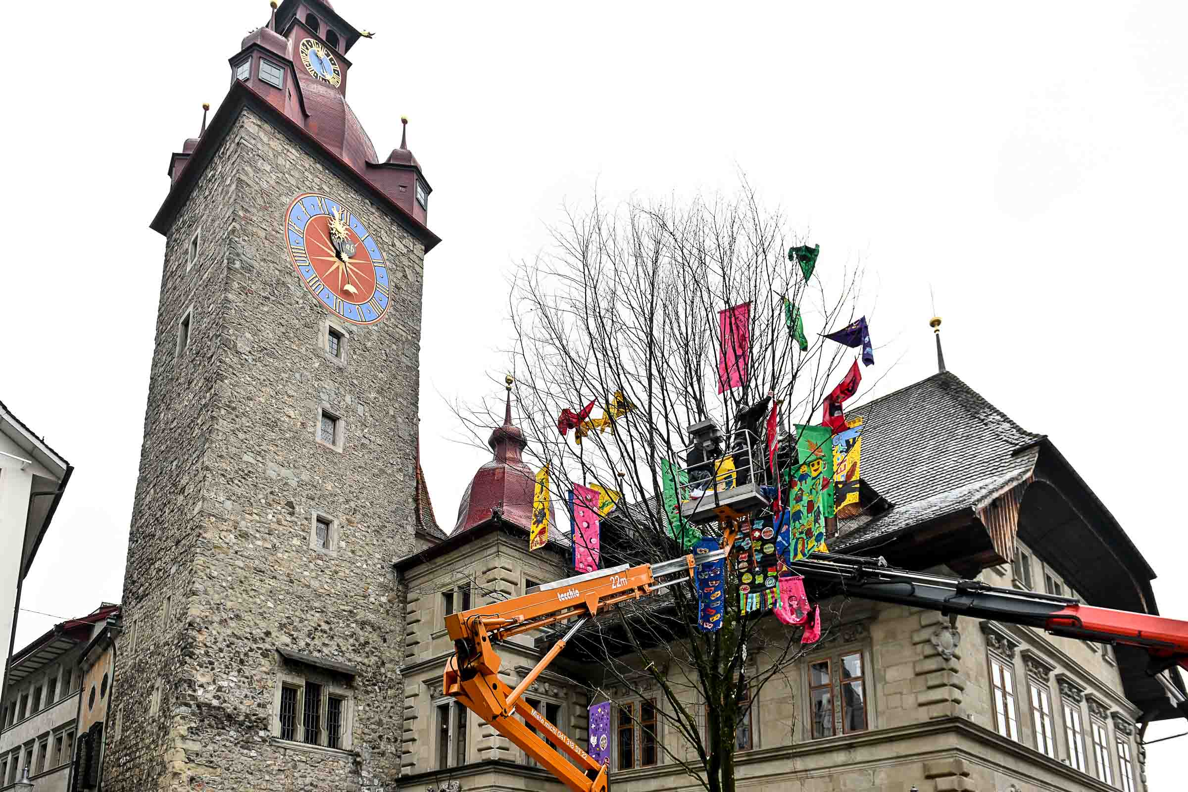 DSC_4043-wwwfasnachtlozaernch-fasnacht2021-guggerbaumstellen--